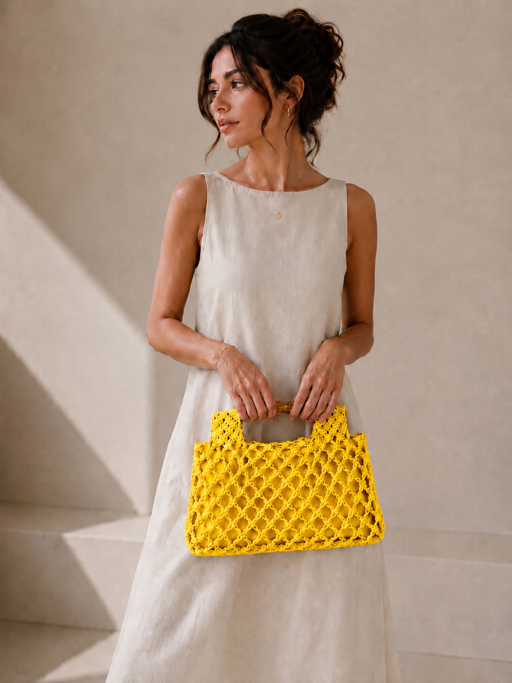 Sac Carré Tissé à Main avec Poignée Bambou Ajourée - Jaune
