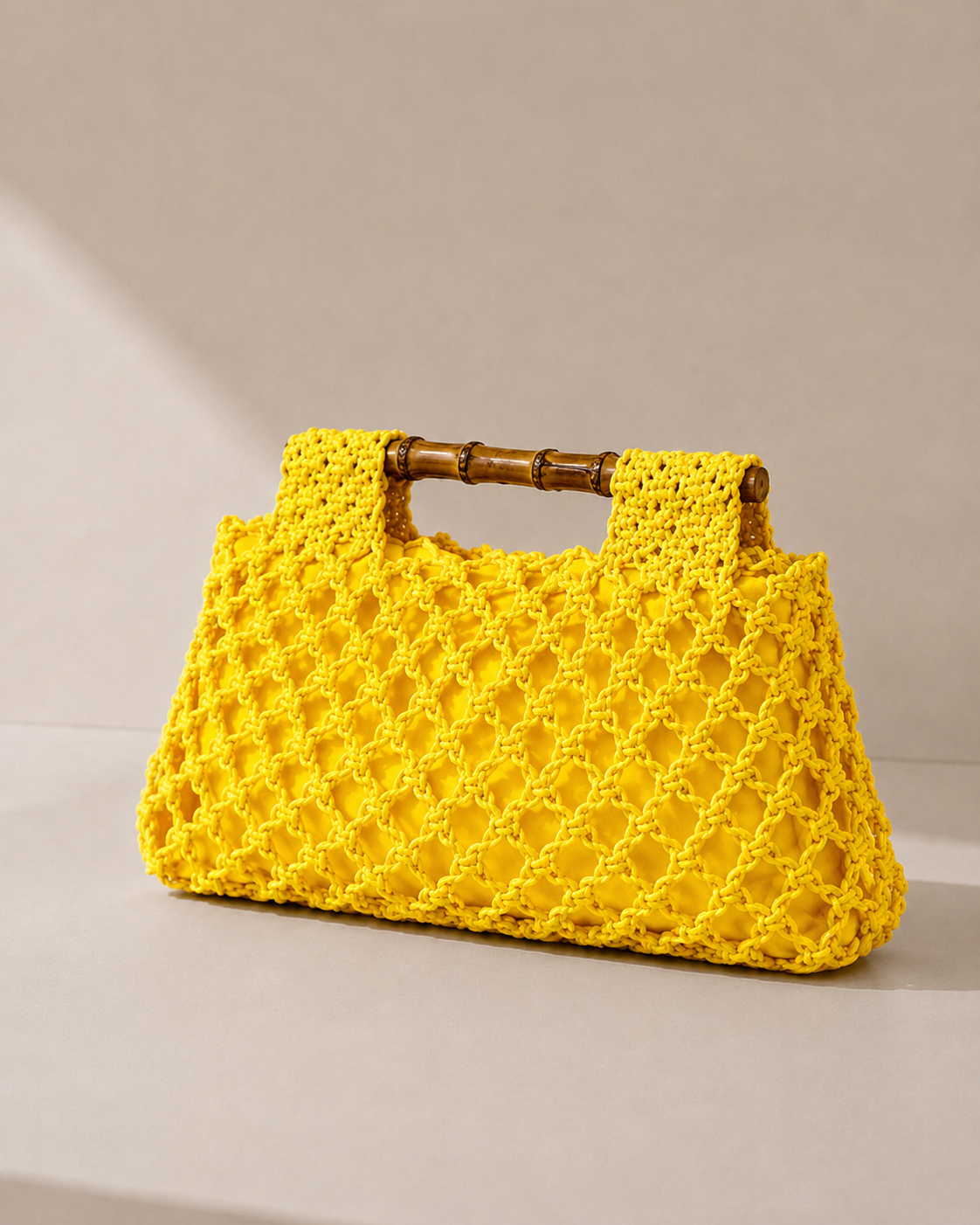 Sac Carré Tissé à Main avec Poignée Bambou Ajourée - Jaune