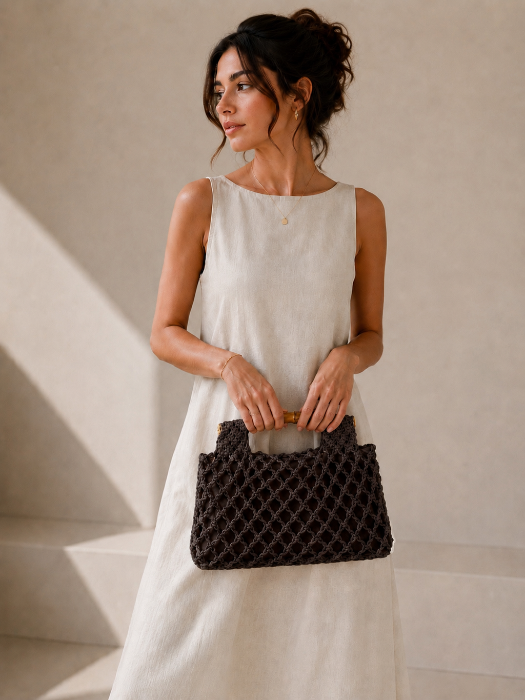 Sac Carré Tissé à Main avec Poignée Bambou Ajourée - Moka