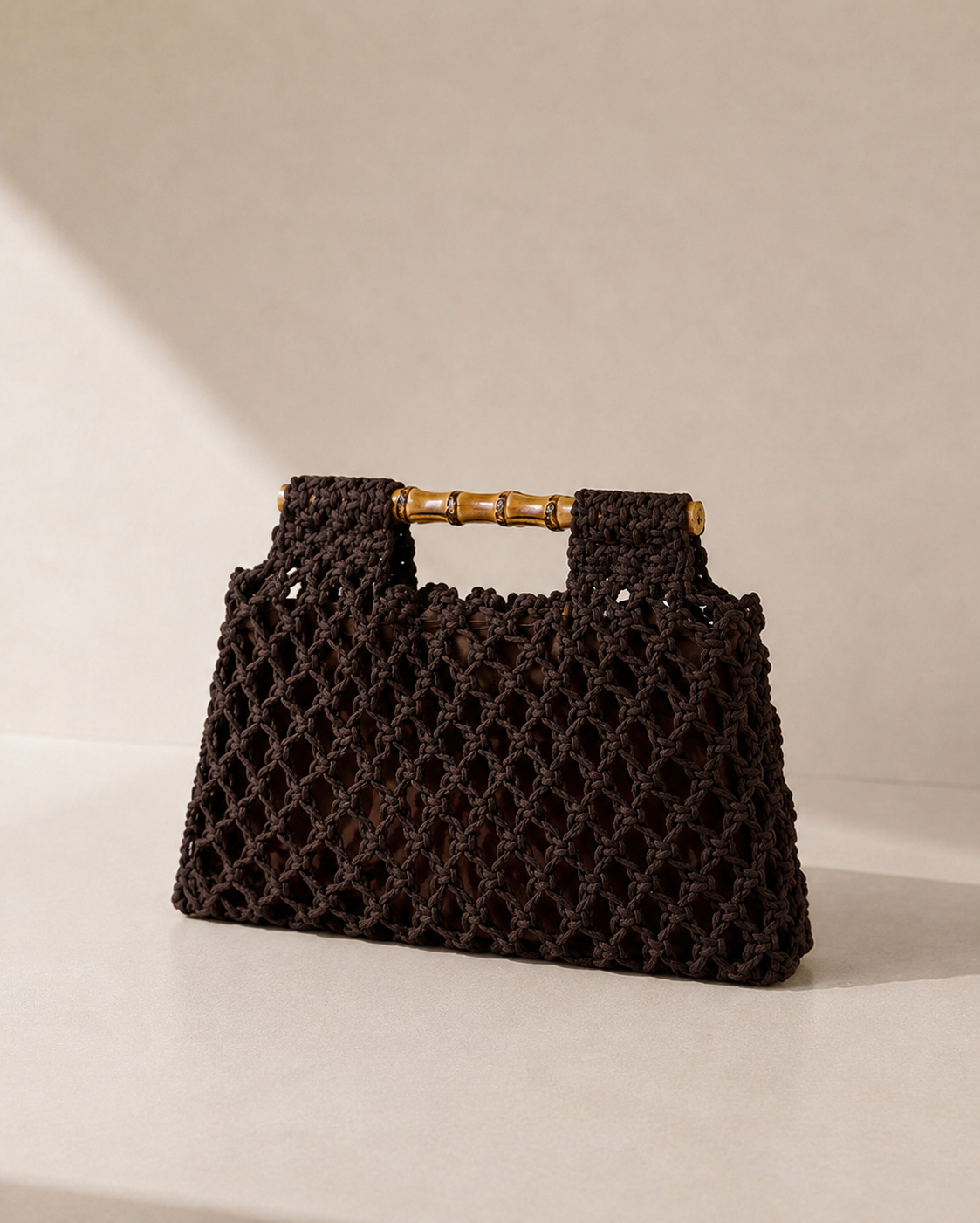Sac Carré Tissé à Main avec Poignée Bambou Ajourée - Moka