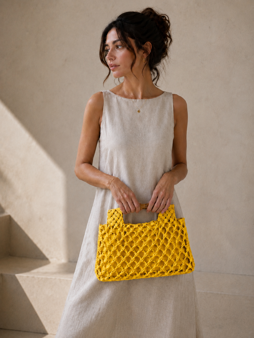 Sac Carré Tissé à Main avec Poignée Bambou Ajourée - Jaune